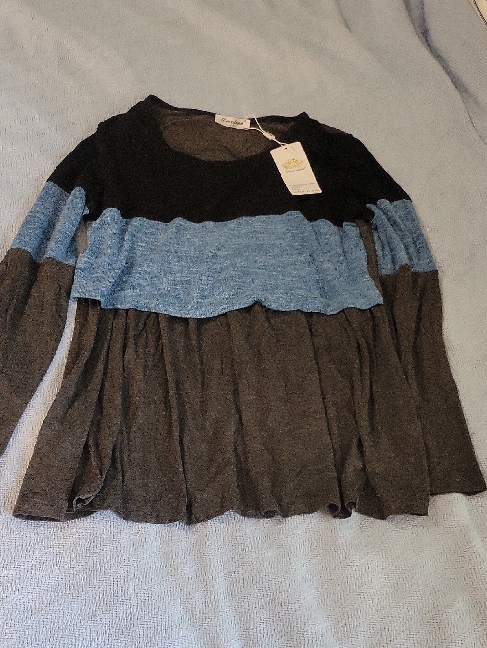 Bearsland Maternity Gray and Black Knit Top